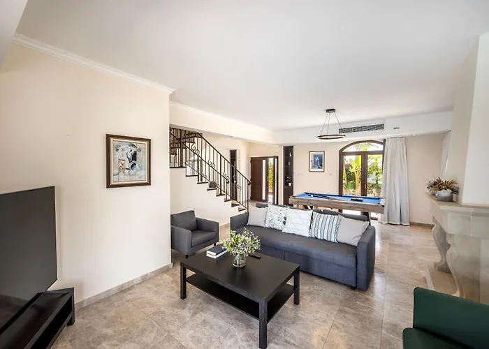 Villa Sunnyvillas: 4br Seafront Villa*private Pool*bw44